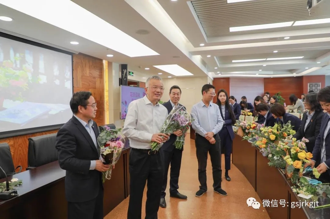 集團工會組織開展“花香盈袖 情滿金控”插花培訓活動