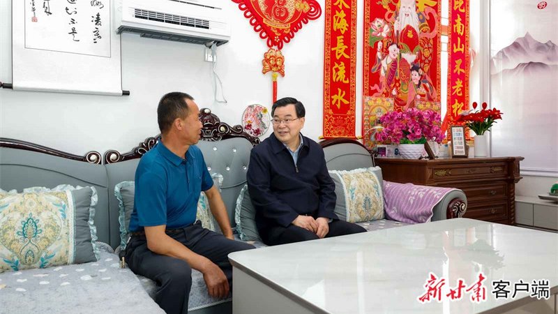 胡昌升在積石山縣調(diào)研時(shí)強(qiáng)調(diào) 以強(qiáng)烈為民情懷加快災(zāi)后恢復(fù)重建 團(tuán)結(jié)帶領(lǐng)群眾創(chuàng)造更加幸福美好的生活